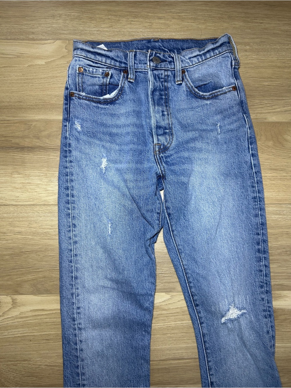 Levi's Women's Straight Leg Jeans in Light Blue Distressed Denim - Picture 6 of 8